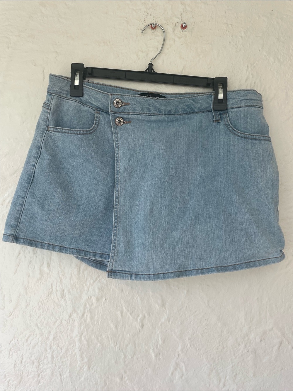 BCBG Generation light wash blue denim mini skort, button, zipper closure. L